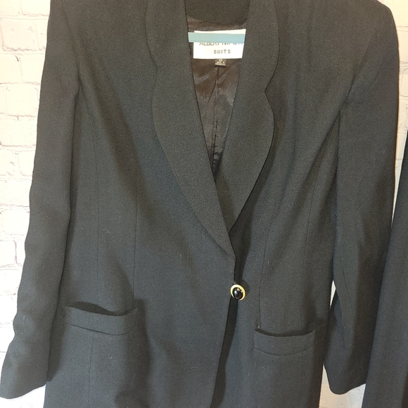 Albert Nipon 2 Piece Wool Suit - Picture 6 of 11